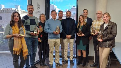 El Ayuntamiento de Elche entrega los Premios Iniciativa Emprendedora del mes de 2024 del ltimo semestre del ao