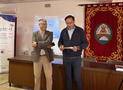 Ramón Ferrandis (CEEI Valencia) y Luis Fco. López (Alcalde Venta del Moro) en la apertura.