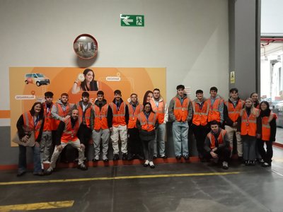 Alumnado de Transporte y Log�stica aprende sobre modelos de distribuci�n sostenible en Consum